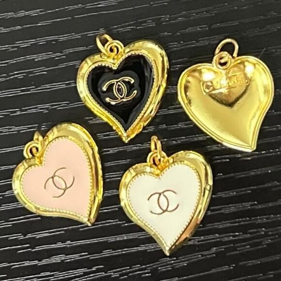 Lot Of 3 Chanel Heart Gold Tone Zipper Pull Button Charms 22mm - Picture 2 of 2